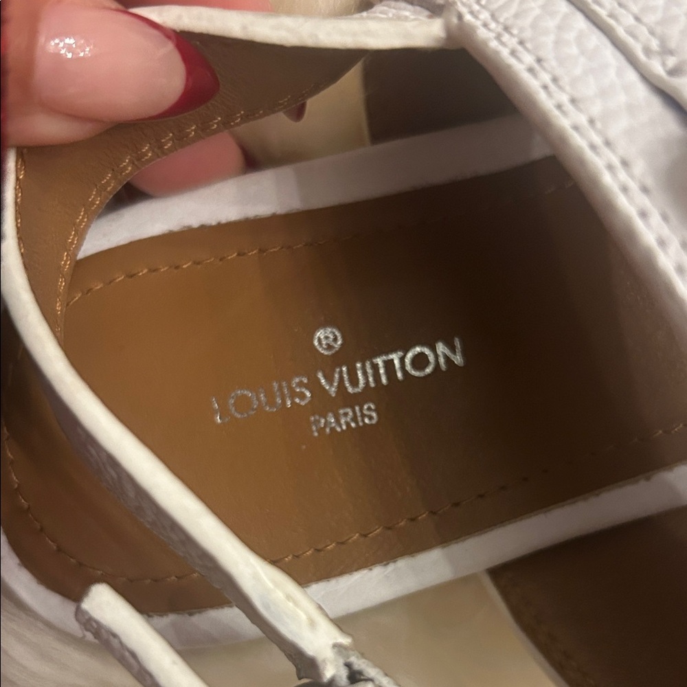 NWOT LV Inspired Women's White and Gold Horizon Sandals Sz 39 - Picture 8 of 8